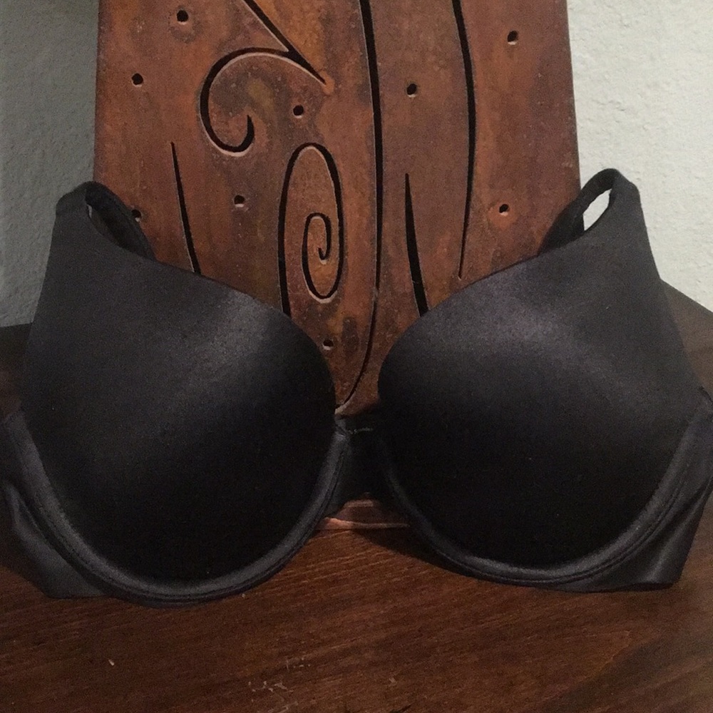 Enhancing Shape Soma black bra